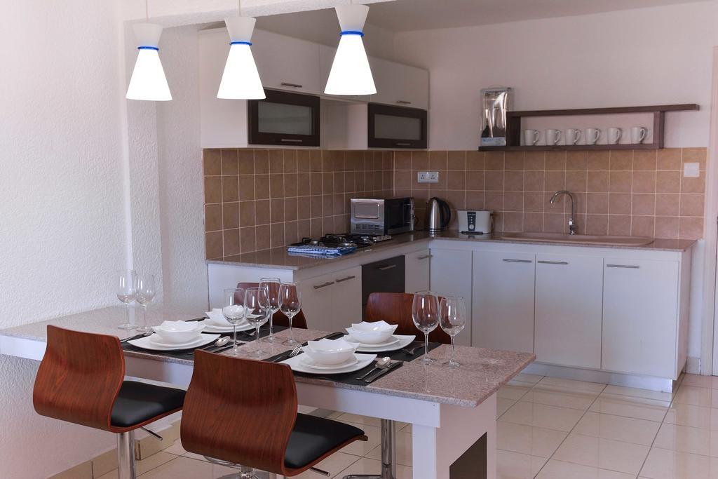 Silverleaf Service Apartments Flic en Flac Экстерьер фото